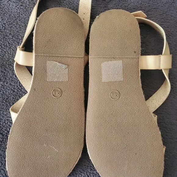 Torrid 9W Sandals - Picture 4 of 4